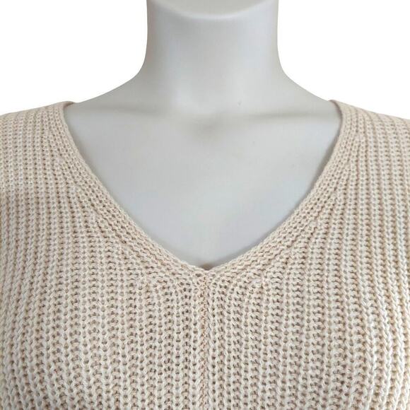 Oak & Trellis Women's Beige V-Neck Oversized Cropped Knit Sweater - Picture 3 of 7